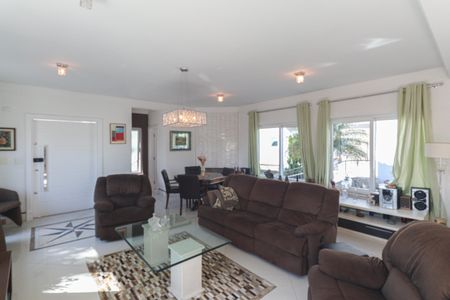 Casa à venda com 637m², 4 quartos e 4 vagasSala