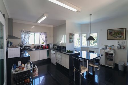 Casa à venda com 637m², 4 quartos e 4 vagasCozinha