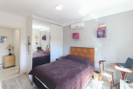 Casa à venda com 637m², 4 quartos e 4 vagasSuíte 2