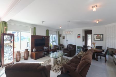 Casa à venda com 637m², 4 quartos e 4 vagasSala