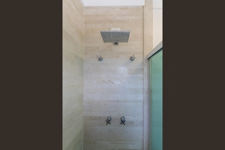 Casa à venda com 637m², 4 quartos e 4 vagasBanheiro da Suíte 2