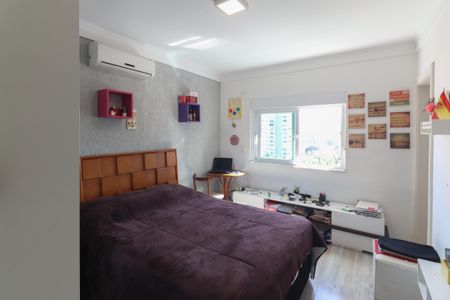 Casa à venda com 637m², 4 quartos e 4 vagasSuíte 2