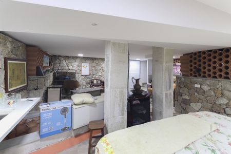 Casa à venda com 637m², 4 quartos e 4 vagasPorão