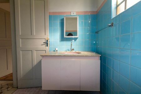 Casa à venda com 164m², 2 quartos e 2 vagasBanheiro
