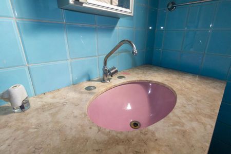 Casa à venda com 164m², 2 quartos e 2 vagasBanheiro
