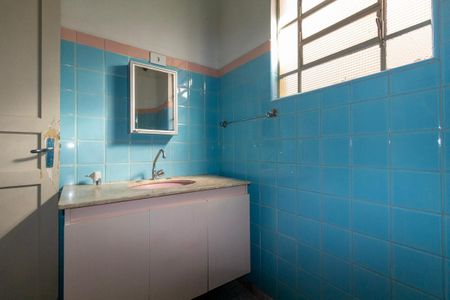 Casa à venda com 164m², 2 quartos e 2 vagasBanheiro