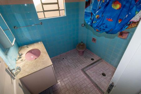 Casa à venda com 164m², 2 quartos e 2 vagasBanheiro