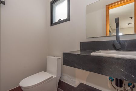 Casa de condomínio para alugar com 236m², 3 quartos e 4 vagas