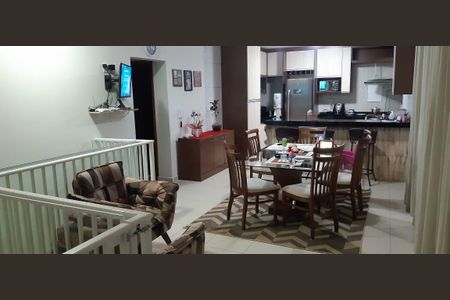 Casa à venda com 736m², 3 quartos e 4 vagas Casa à venda com 736m², 3 quartos e 4 vagasCozinha