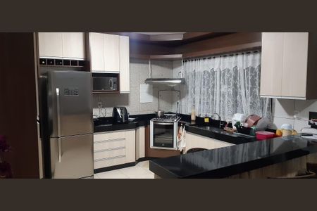 Casa à venda com 736m², 3 quartos e 4 vagas Casa à venda com 736m², 3 quartos e 4 vagasCozinha