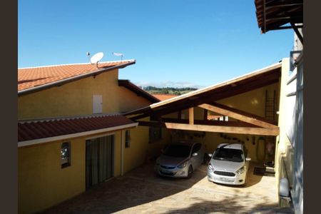 Casa à venda com 736m², 3 quartos e 4 vagas Casa à venda com 736m², 3 quartos e 4 vagasFachada