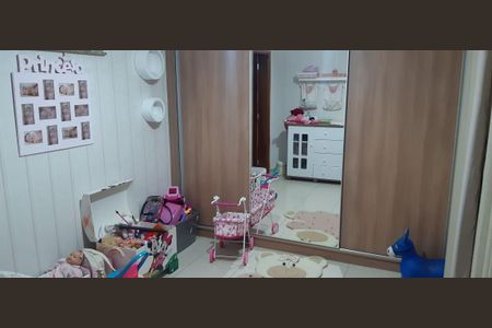 Casa à venda com 736m², 3 quartos e 4 vagas Casa à venda com 736m², 3 quartos e 4 vagasQuarto