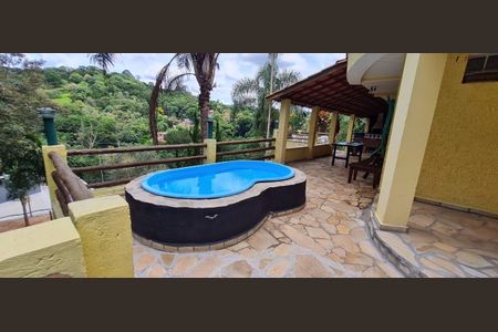 Casa à venda com 736m², 3 quartos e 4 vagas Casa à venda com 736m², 3 quartos e 4 vagasÁrea externa