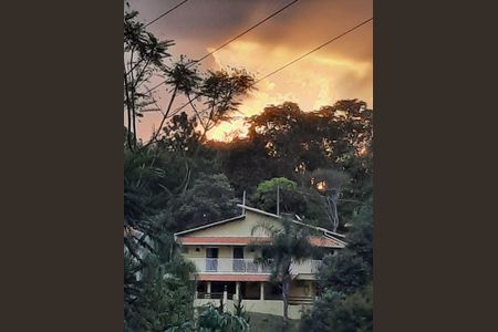 Casa à venda com 736m², 3 quartos e 4 vagas Casa à venda com 736m², 3 quartos e 4 vagasÁrea externa