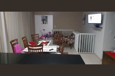 Casa à venda com 736m², 3 quartos e 4 vagas Casa à venda com 736m², 3 quartos e 4 vagasCozinha