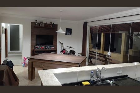 Casa à venda com 736m², 3 quartos e 4 vagas Casa à venda com 736m², 3 quartos e 4 vagasÁrea externa