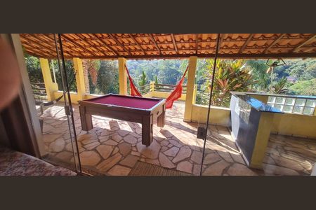 Casa à venda com 736m², 3 quartos e 4 vagas Casa à venda com 736m², 3 quartos e 4 vagasÁrea externa