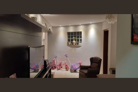 Casa à venda com 736m², 3 quartos e 4 vagas Casa à venda com 736m², 3 quartos e 4 vagasSala