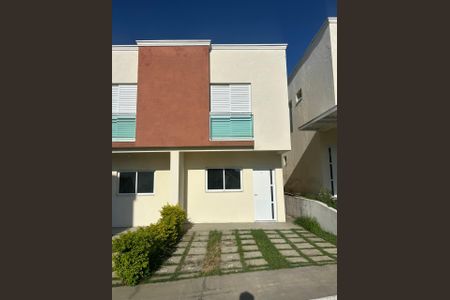 Casa à venda com 70m², 2 quartos e 2 vagasFachada