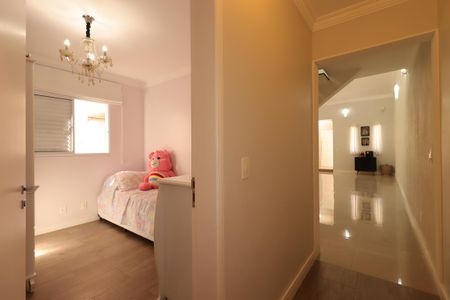 Casa à venda com 354m², 4 quartos e 6 vagasCorredor
