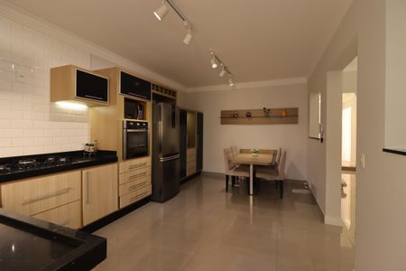 Casa à venda com 354m², 4 quartos e 6 vagasCozinha