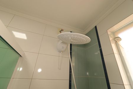 Casa à venda com 354m², 4 quartos e 6 vagasBanheiro Social - Chuveiro
