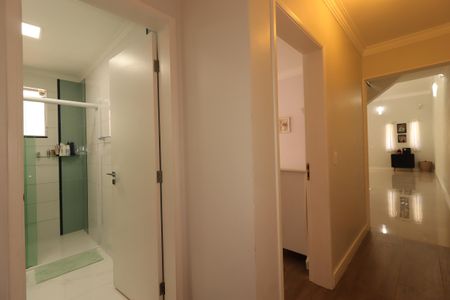 Casa à venda com 354m², 4 quartos e 6 vagasCorredor