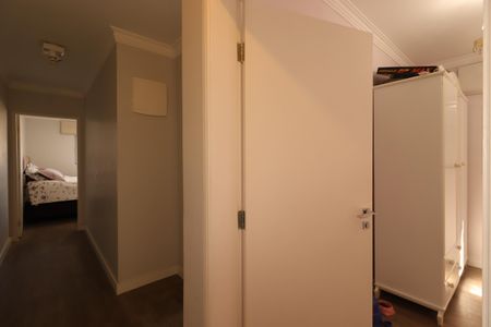 Casa à venda com 354m², 4 quartos e 6 vagasCorredor