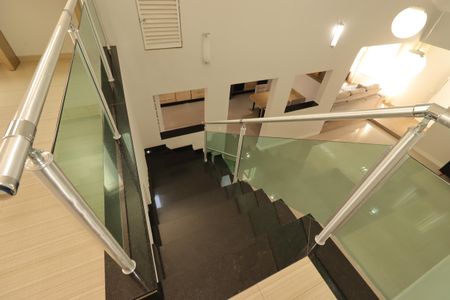 Casa à venda com 354m², 4 quartos e 6 vagasCorredor
