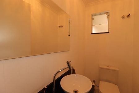 Casa à venda com 354m², 4 quartos e 6 vagasLavabo