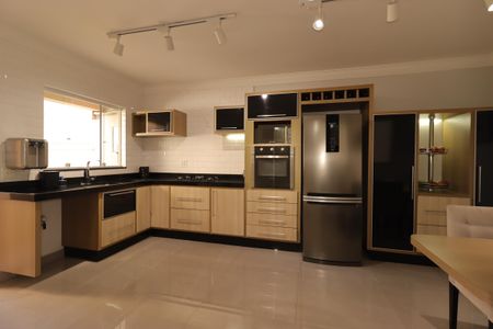 Casa à venda com 354m², 4 quartos e 6 vagasCozinha