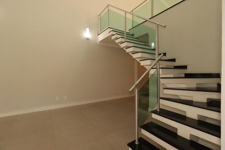 Casa à venda com 354m², 4 quartos e 6 vagasCorredor