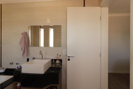 Casa à venda com 354m², 4 quartos e 6 vagasBanheiro da Suíte