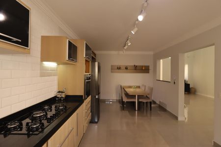 Casa à venda com 354m², 4 quartos e 6 vagasCozinha