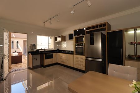 Casa à venda com 354m², 4 quartos e 6 vagasCozinha