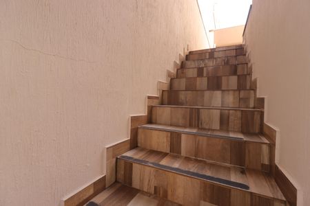 Casa à venda com 354m², 4 quartos e 6 vagasEscada para a Garagem