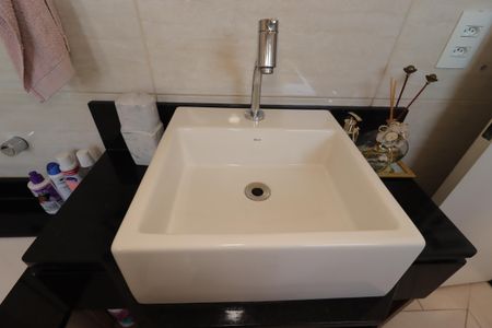 Casa à venda com 354m², 4 quartos e 6 vagasBanheiro da Suíte - Pia