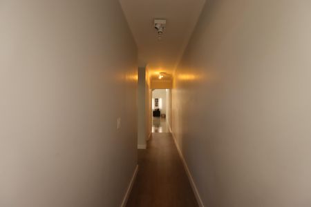 Casa à venda com 354m², 4 quartos e 6 vagasCorredor
