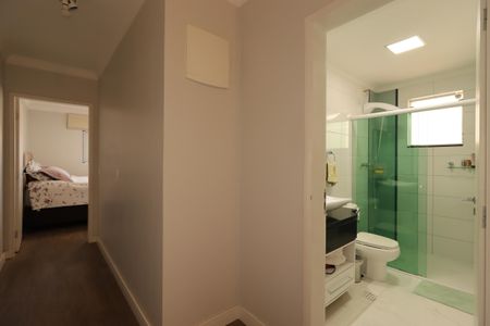 Casa à venda com 354m², 4 quartos e 6 vagasCorredor