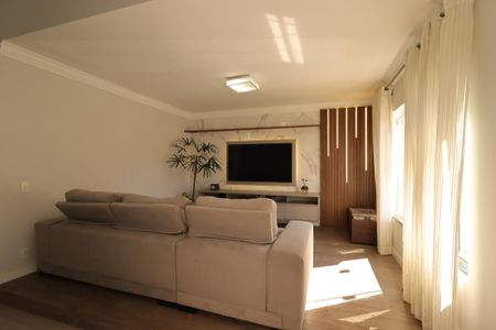 Casa à venda com 354m², 4 quartos e 6 vagasSala de TV