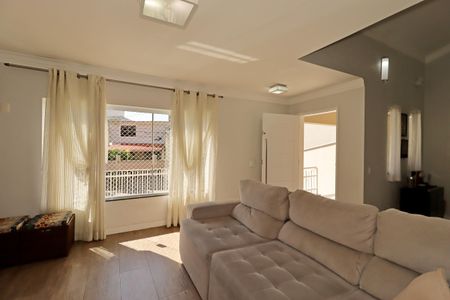 Casa à venda com 354m², 4 quartos e 6 vagasSala de TV