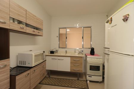 Casa à venda com 354m², 4 quartos e 6 vagasEdícula