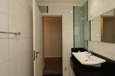 Casa à venda com 354m², 4 quartos e 6 vagasBanheiro Social