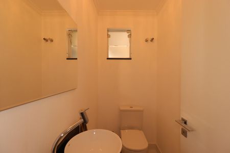 Casa à venda com 354m², 4 quartos e 6 vagasLavabo