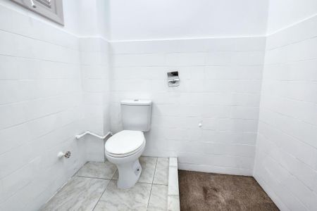 Banheiro de kitnet/studio para alugar com 1 quarto, 30m² em Centro, Rio de Janeiro