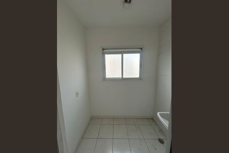 Banheiro de apartamento à venda com 2 quartos, 58m² em Jardim Tupanci, Barueri