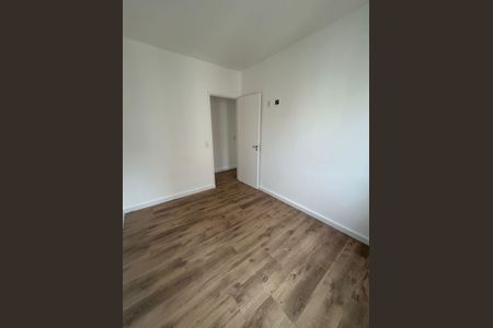 Quarto de apartamento à venda com 2 quartos, 58m² em Jardim Tupanci, Barueri