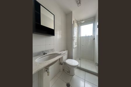 Banheiro de apartamento à venda com 2 quartos, 58m² em Jardim Tupanci, Barueri