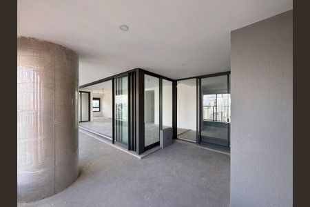 Apartamento à venda com 198m², 3 quartos e 3 vagas Apartamento à venda com 198m², 3 quartos e 3 vagasVaranda