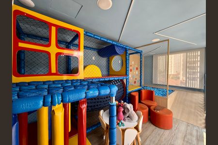 Apartamento à venda com 198m², 3 quartos e 3 vagas Apartamento à venda com 198m², 3 quartos e 3 vagasBrinquedoteca